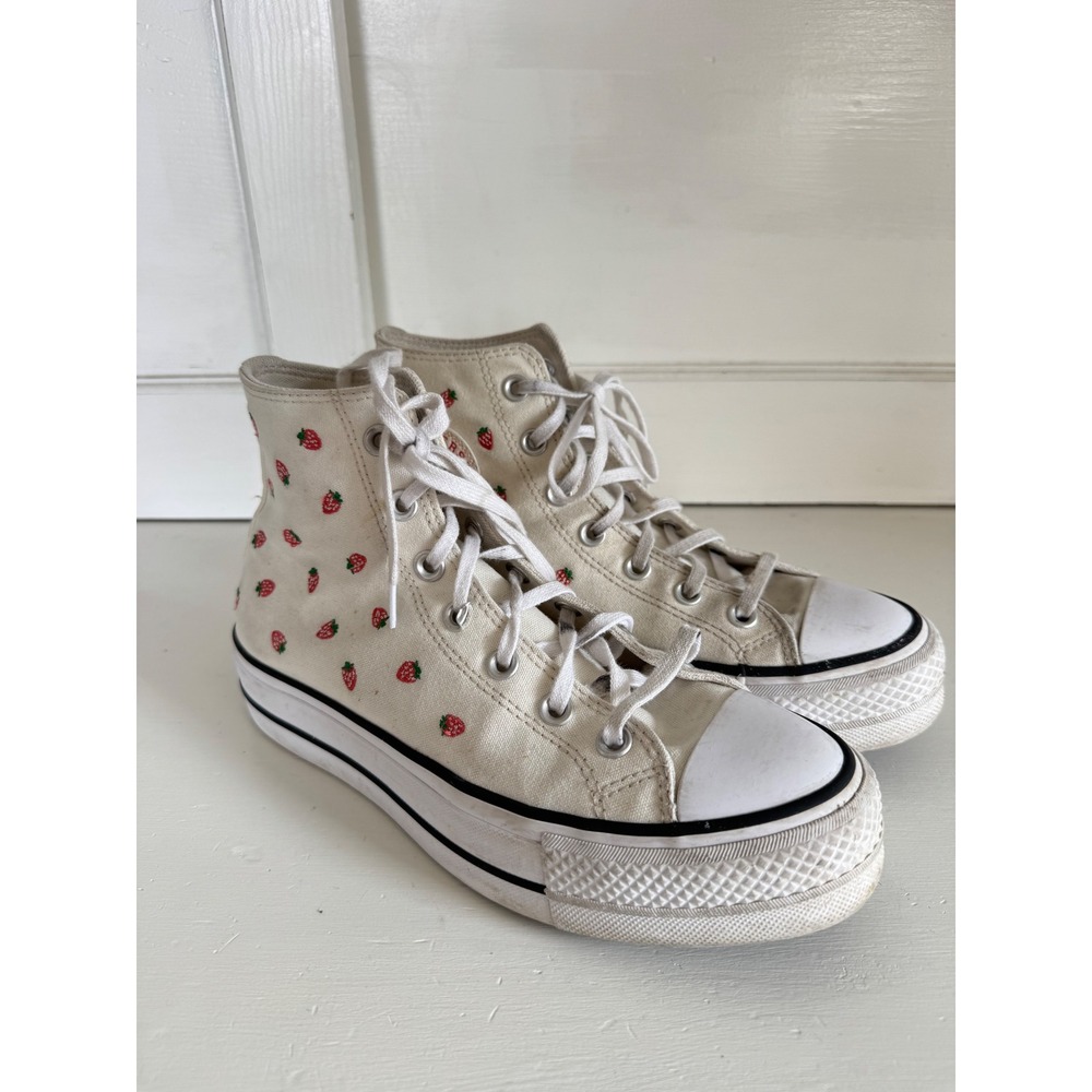 Chuck Taylor Converse Strawberry print sneakers size US8